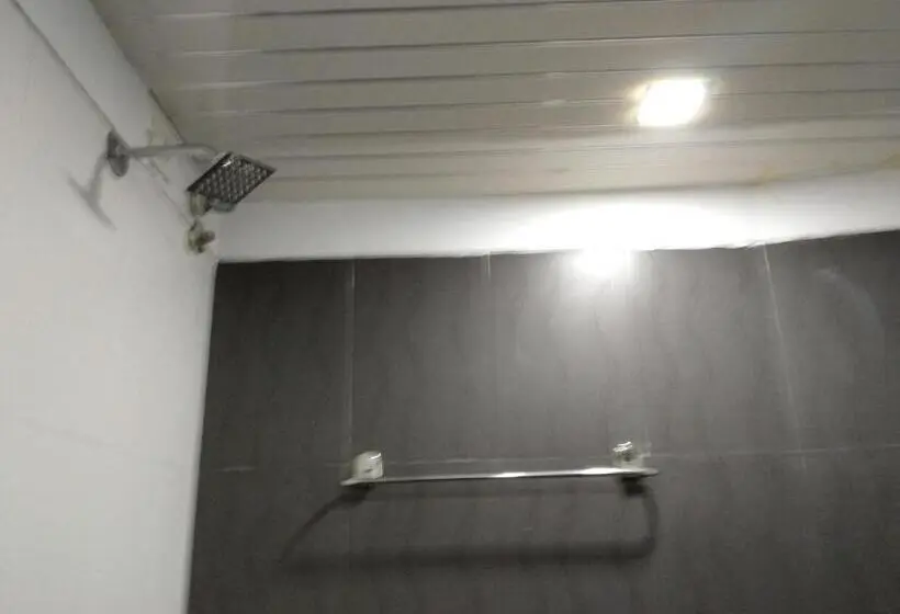 Chambre Triple Confort, Pariwar