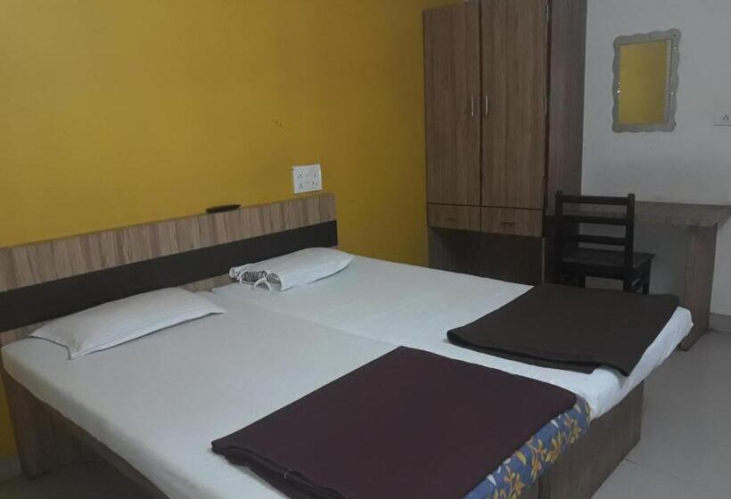 Chambre Deluxe, Pariwar