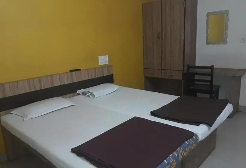 Chambre Deluxe, Pariwar