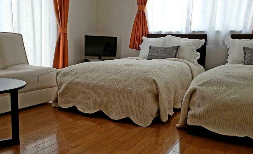 شقة غرفة واحدة, La Curacion