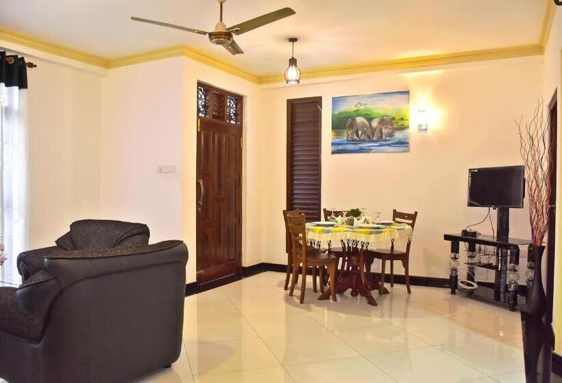 Апартаменты 1 Спальня Нижний Этаж, Villa De White Sambur