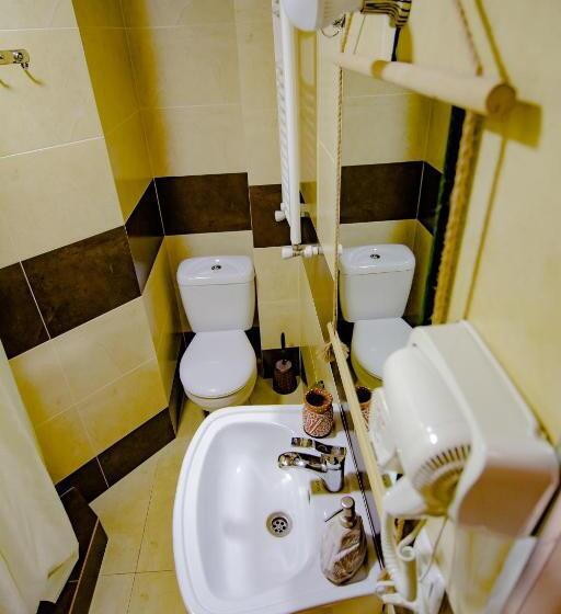 اتاق استاندارد سه نفره, Qilimcha S Guesthouse