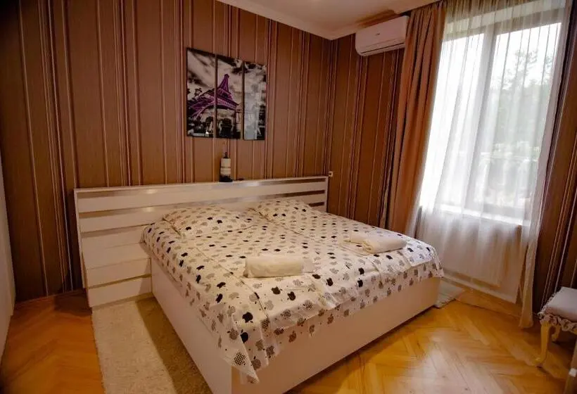 سوییت خانوادگی, Qilimcha S Guesthouse Art Museum