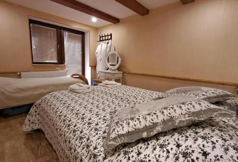 خانه 4 خوابه, Qilimcha S Guesthouse Art Museum