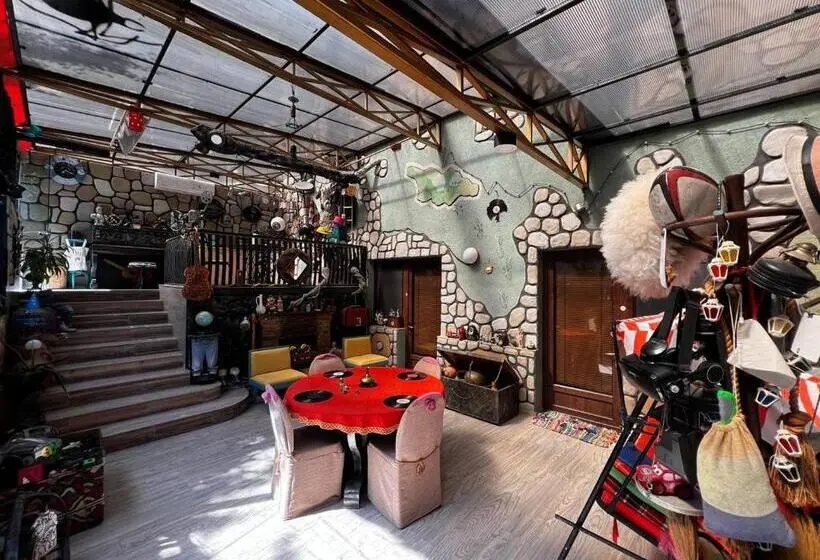 خانه 4 خوابه, Qilimcha S Guesthouse Art Museum