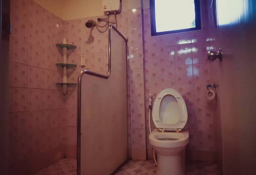 Семейное Бунгало, The Uncle Beach Resort