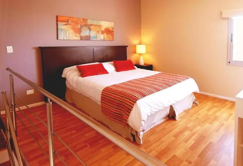 ファミリーステューディオ, Plaza Suites Campana