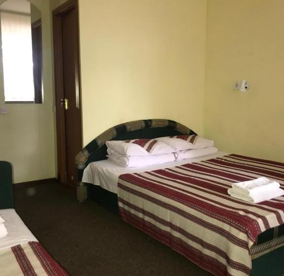 اتاق استاندارد سه نفره, 18