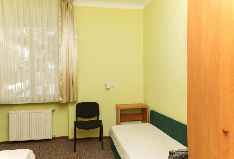 Economy Triple Room, 18