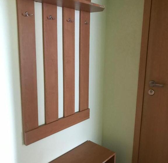 اتاق استاندارد چهار تخته, 18