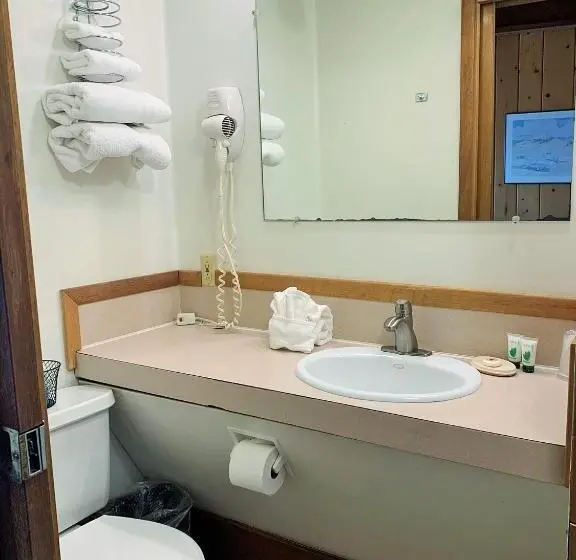 Standard-studio, Breakers Boutique Inn