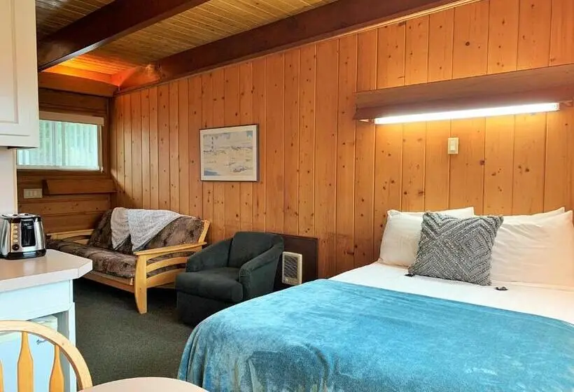 Standard-studio, Breakers Boutique Inn