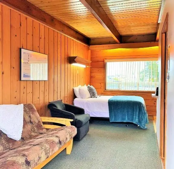 Standard-studio, Breakers Boutique Inn
