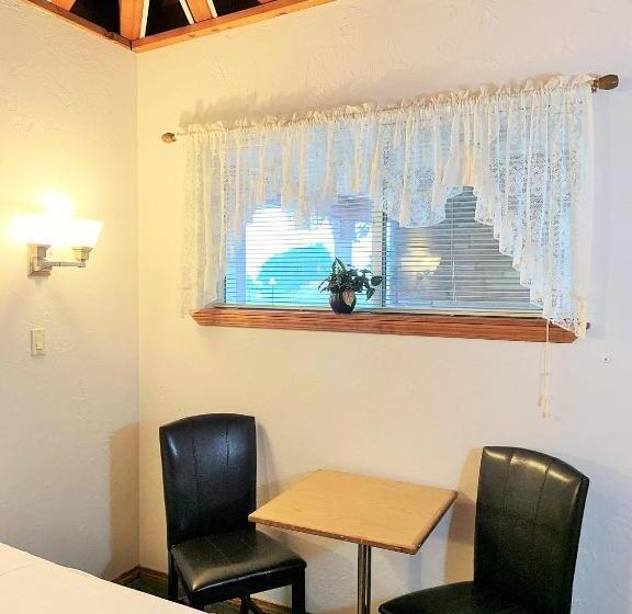 Номер Стандартный Кровать Куин, Breakers Boutique Inn