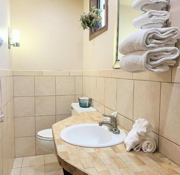 스탠다드 룸 퀸사이즈 침대, Breakers Boutique Inn