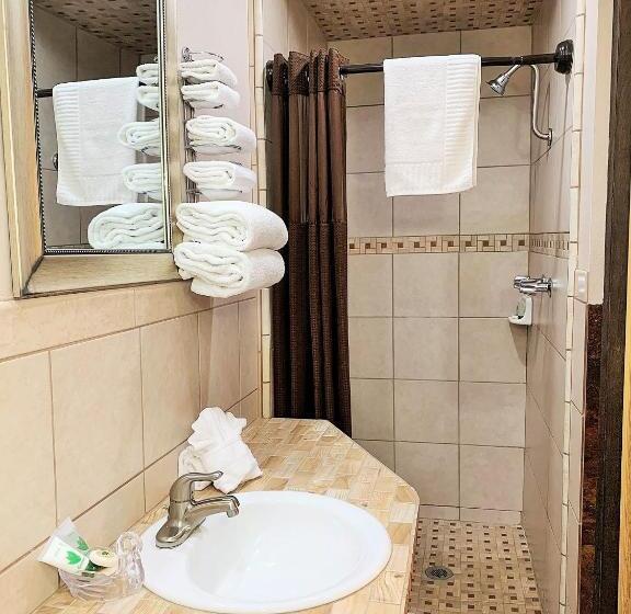 스탠다드 룸 퀸사이즈 침대, Breakers Boutique Inn