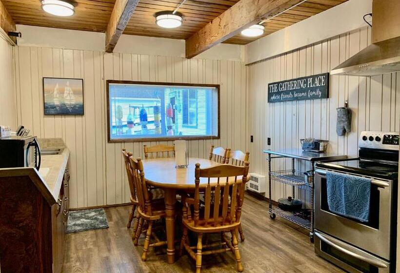 패밀리 룸, Breakers Boutique Inn