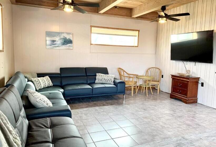 패밀리 룸, Breakers Boutique Inn