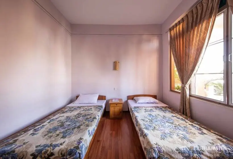 اتاق استاندارد, Gypsy Inn