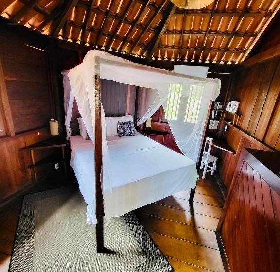 בונגלו משפחתי, The Spot Beachfront Sports Pousada