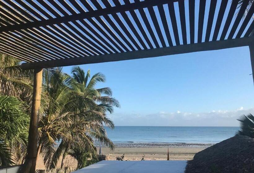 Семейное Бунгало, The Spot   Beachfront Sports Pousada
