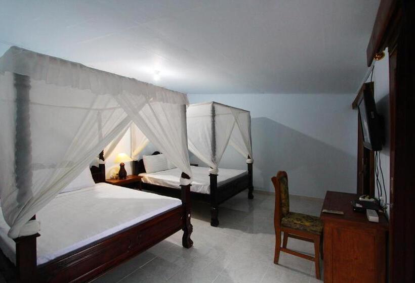 Quarto Familiar, Adila Warung And Homestay