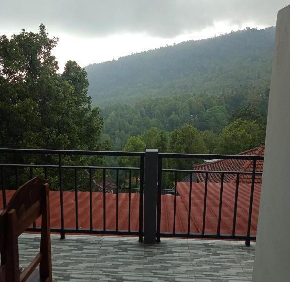 Pokój Rodzinny Widok Góry, Adila Warung And Homestay