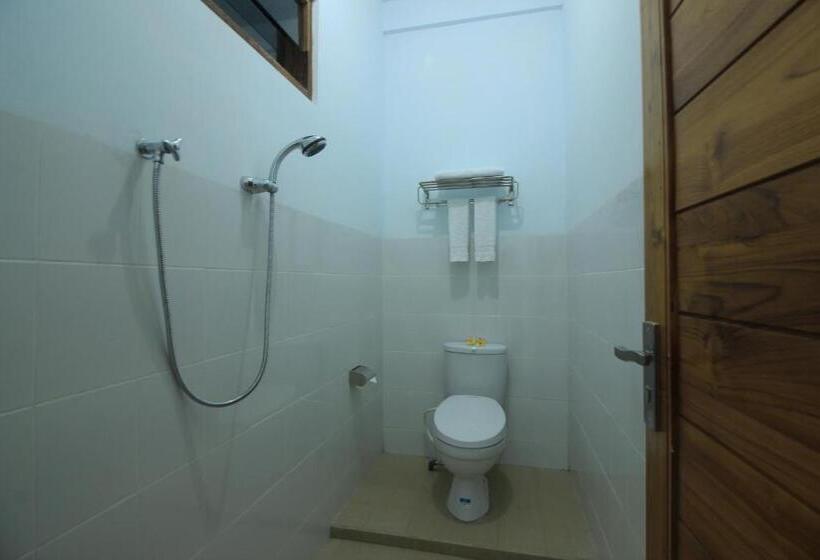 Quarto Estandar, Adila Warung And Homestay
