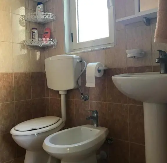 استودیو خانوادگی, Guroal Holiday House