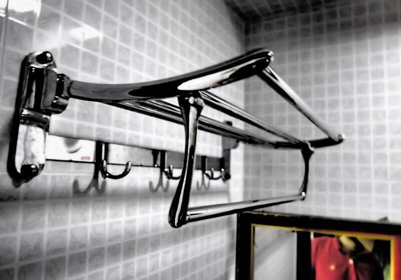 اتاق استاندارد یک نفره, Woodstock Hostel