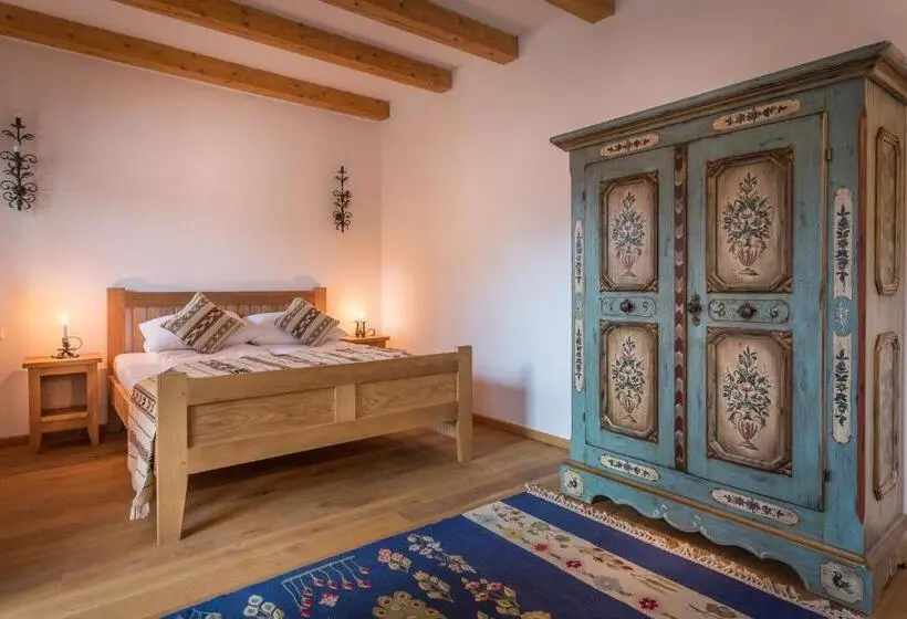 Suite Familiar, Hanul Vatra