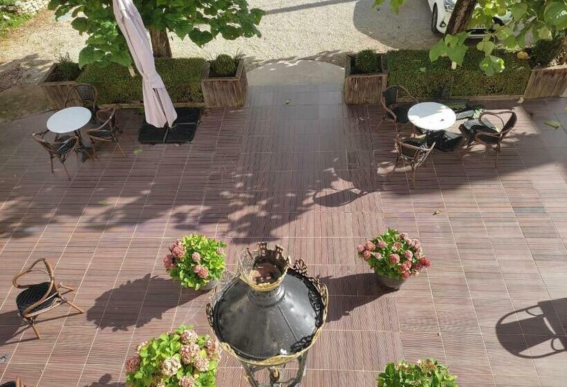 经济房, Des Voyageurs