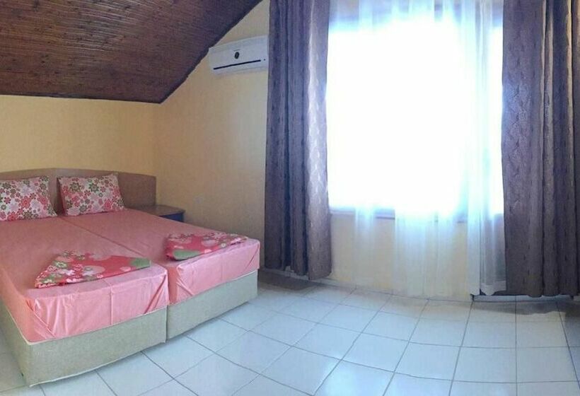 غرفة قياسية مزوَّدة بشُرفة, Paradise Chernomorets