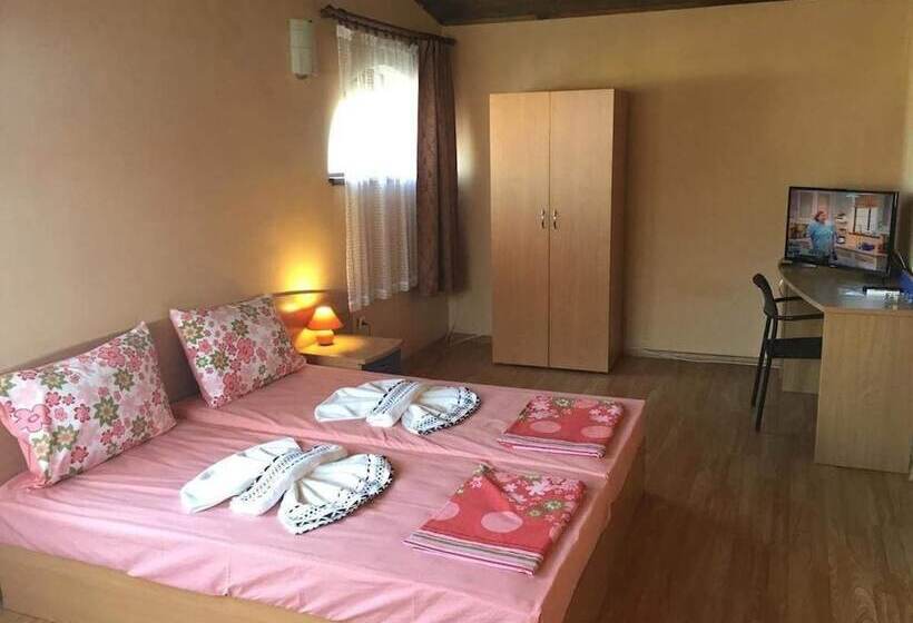 Трехместный Номер Стандарт с Балконом, Paradise Chernomorets