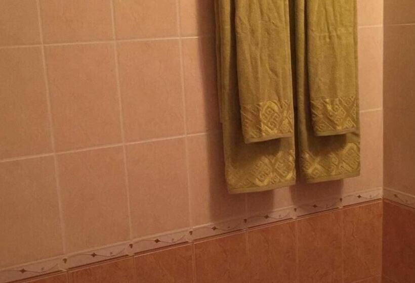 غرفة قياسية رباعية مزودة بشُرفة, Paradise Chernomorets