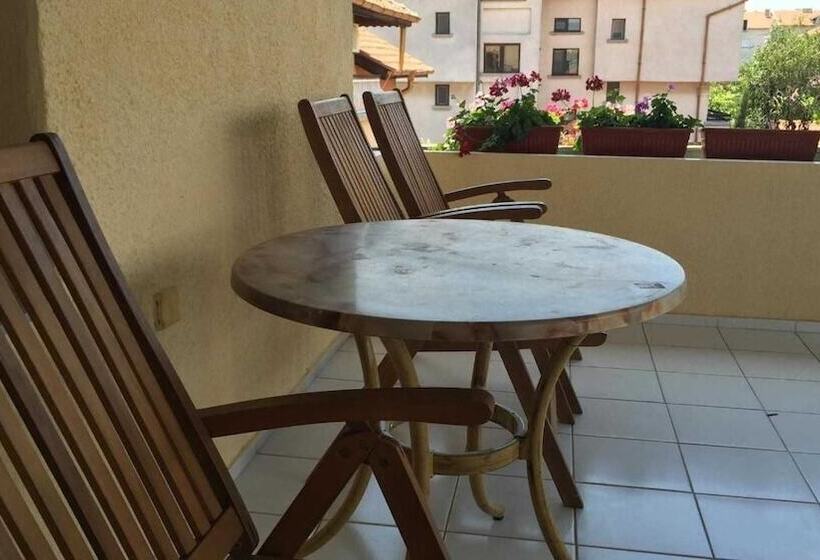 غرفة قياسية رباعية مزودة بشُرفة, Paradise Chernomorets