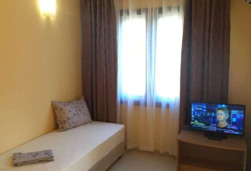 غرفة قياسية رباعية مزودة بشُرفة, Paradise Chernomorets