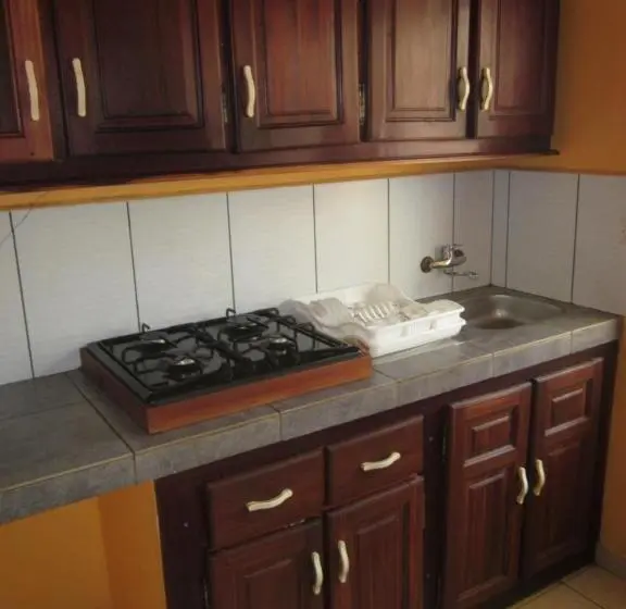 استودیو خانوادگی, Residence Kathyly
