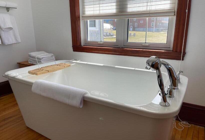 ハイドロマッサージバス付きスイート, The Archie & Isidore