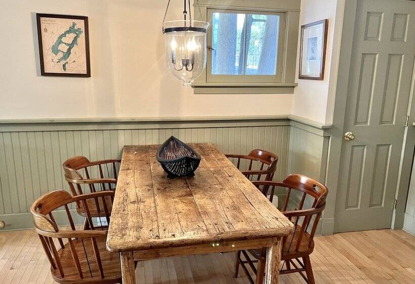 منزل غرفة نوم واحدة, The Interlaken Inn