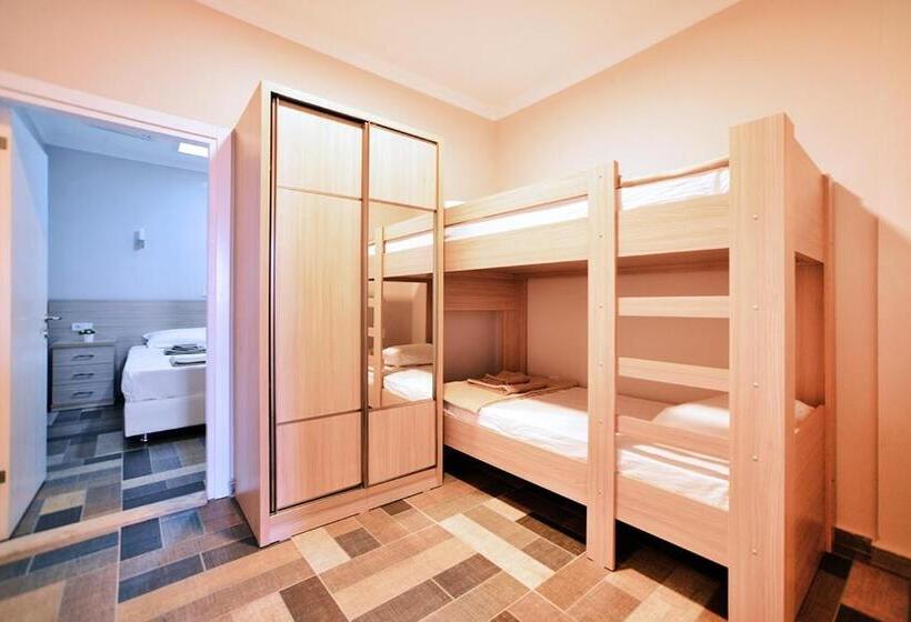 דירת חדר בקומת קרקע, M Suite