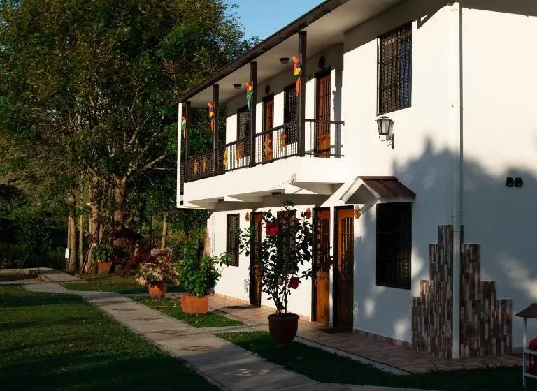 Perhehuone, Campestre El Triunfo