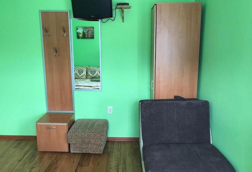 标准三人间共用浴室, Guesthouse Elena