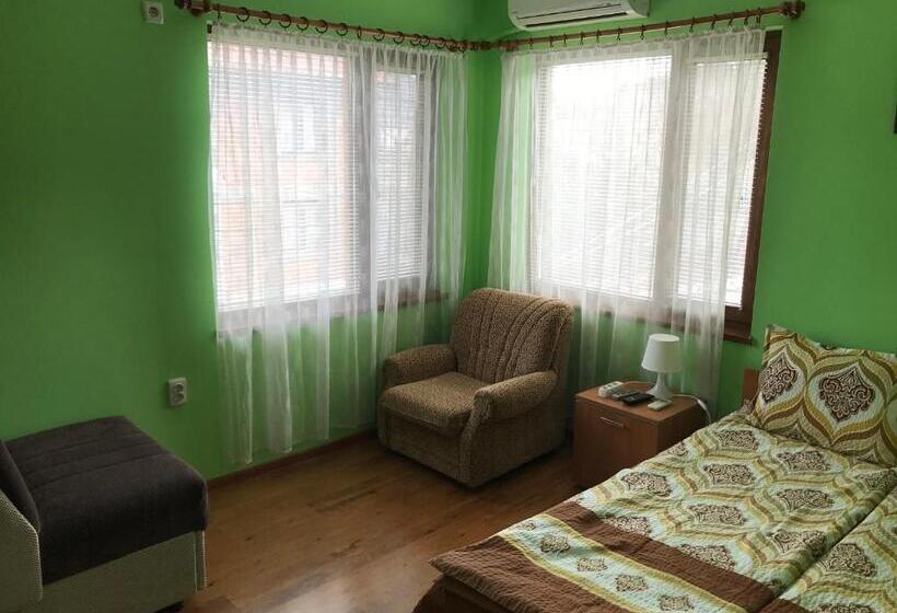 غرفة قياسية ثلاثية حمام مشترك, Guesthouse Elena