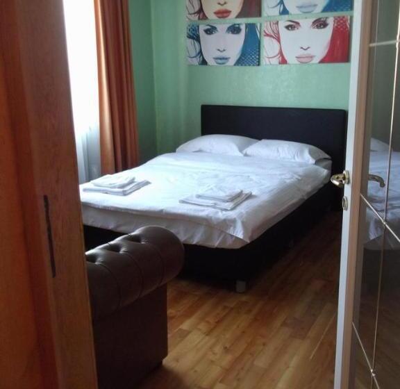 חדר סטנדרט חדר אמבטיה משותף, Pensiunea Raze De Soare