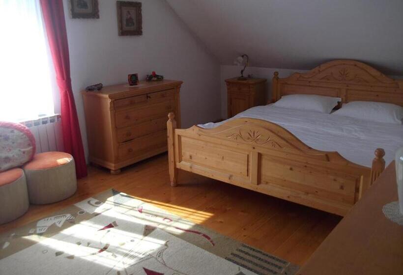 חדר סטנדרט חדר אמבטיה משותף, Pensiunea Raze De Soare