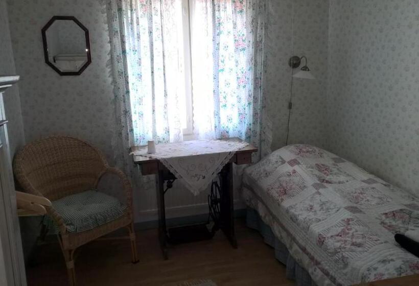 标准单人间, Majatalo Martta