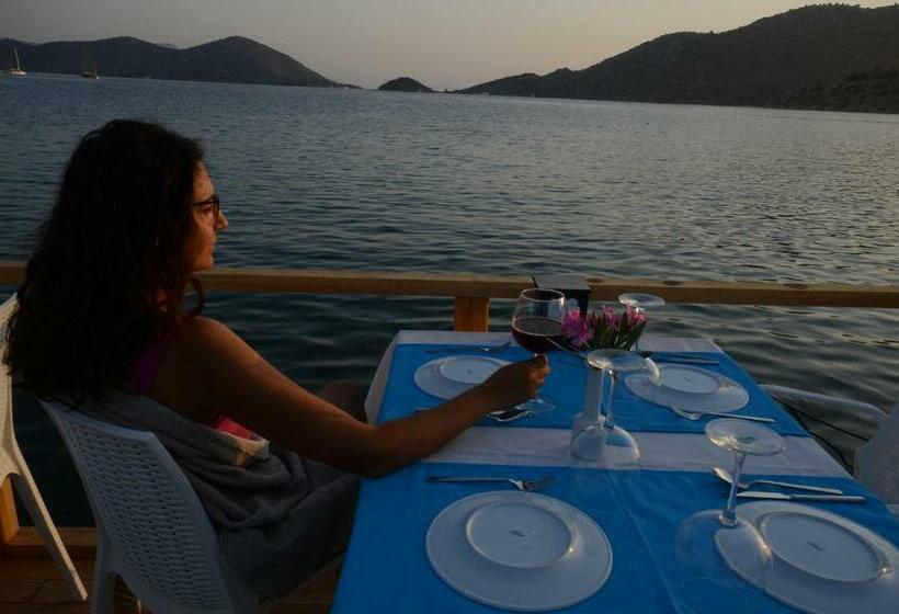 غرفة قياسية مطلة على الجبل, Kaya