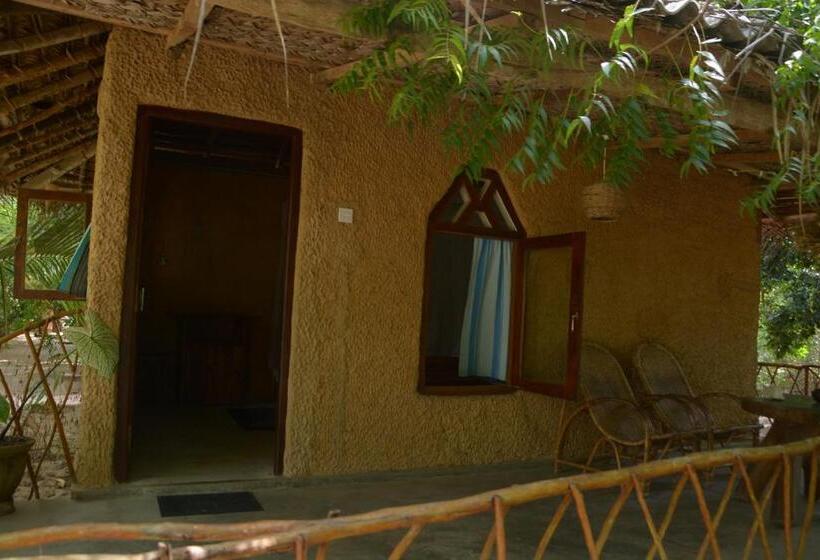 کلبه ییلاقی, Cinnabar Resort