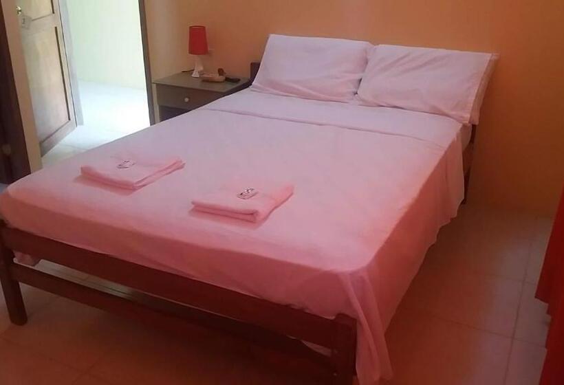 Deluxe Kamer, Hostal Montecarlos